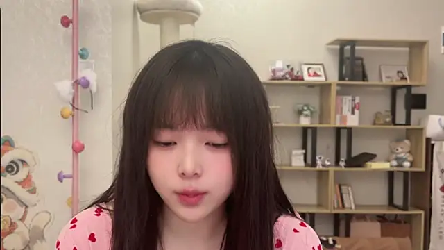 Chenjing0 online show from November 4, 2025, 3:49 am