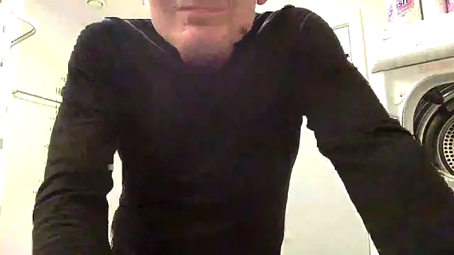 Snapshot of Parleg2 chatting on October 22, 2025, 4:29 pm Parleg2 online show from October 22, 2025, 4:29 pm