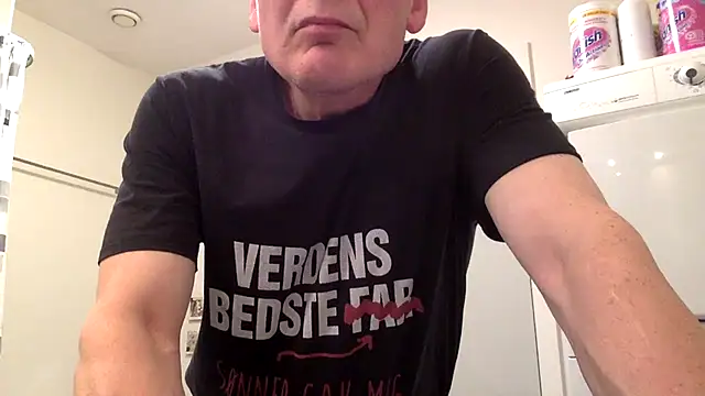 Snapshot of Parleg2 chatting on October 27, 2025, 9:35 am Parleg2 online show from October 27, 2025, 9:35 am