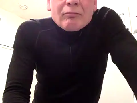 Snapshot of Parleg2 chatting on February 9, 2026, 7:18 pm Parleg2 online show from February 9, 2026, 7:18 pm