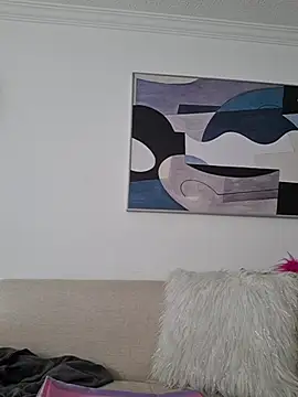 Snapshot of karina_warthon chatting on April 7, 2026, 5:35 pm karina warthon online show from April 7, 2026, 5:35 pm