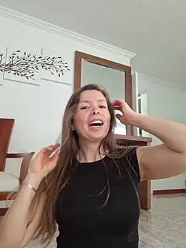 Snapshot of karina_warthon chatting on May 23, 2026, 5:39 pm karina warthon online show from May 23, 2026, 5:39 pm