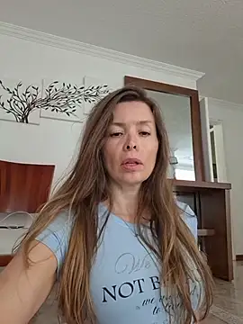 Snapshot of karina_warthon chatting on May 24, 2026, 5:40 pm karina warthon online show from May 24, 2026, 5:40 pm