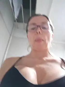 Snapshot of karina_warthon chatting on July 2, 2026, 12:21 am karina warthon online show from July 2, 2026, 12:21 am