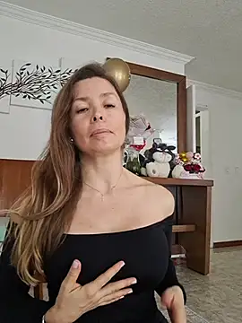 Snapshot of karina_warthon chatting on July 6, 2026, 5:48 pm karina warthon online show from July 6, 2026, 5:48 pm