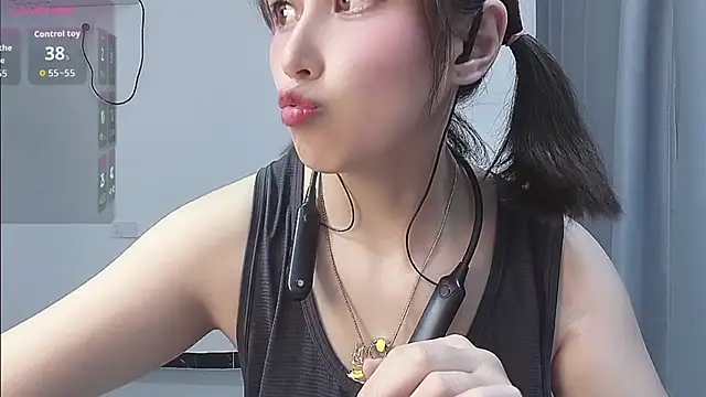 Lucky-xiuxiu online show from September 29, 2025, 1:05 pm