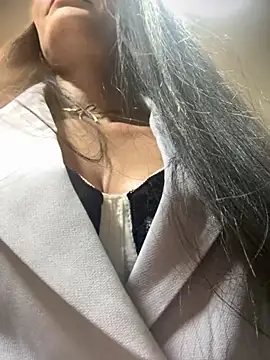 BELLA--26 online show from October 22, 2025, 2:06 pm