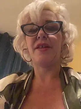 Snapshot of MarylinMoore chatting on January 2, 2025, 1:49 am MarylinMoore online show from January 2, 2025, 1:49 am