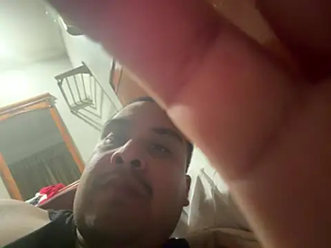 Snapshot of LA_cloudzzpnp chatting on February 9, 2026, 9:24 am LA cloudzzpnp online show from February 9, 2026, 9:24 am