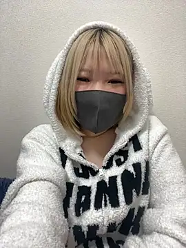 Hikaru-chan online show from March 13, 2025, 10:10 pm