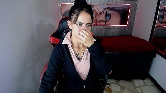 Anniee x online show from December 20, 2025, 1:07 pm