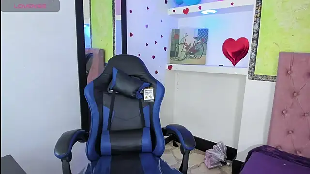 Snapshot of Anniee_x chatting on March 30, 2026, 12:39 pm Anniee x online show from March 30, 2026, 12:39 pm