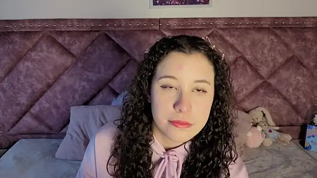 Charlotte  Miller online show from September 10, 2025, 11:43 am