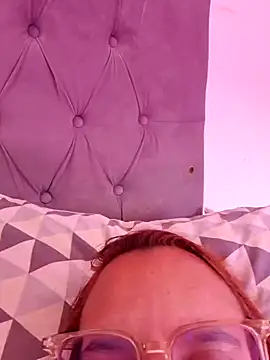 Snapshot of AliceRuivinha2 chatting on July 4, 2026, 1:39 pm AliceRuivinha2 online show from July 4, 2026, 1:39 pm