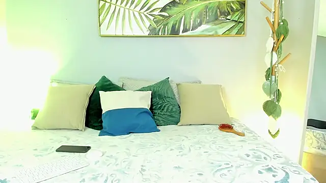 Snapshot of iriis_rosse chatting on October 14, 2025, 5:03 pm iriis rosse online show from October 14, 2025, 5:03 pm