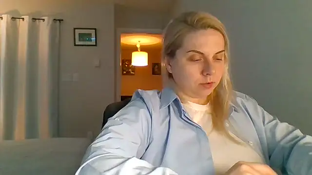 HappyIva online show from November 14, 2025, 6:12 am