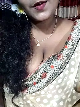 Snapshot of YERY_HOT chatting on October 16, 2025, 4:13 am YERY HOT online show from October 16, 2025, 4:13 am