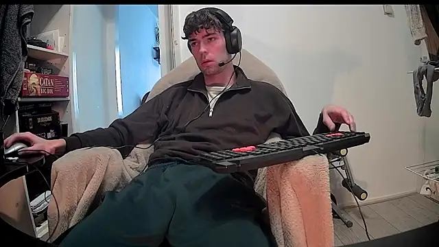 onesieboyx online show from January 31, 2025, 10:20 am