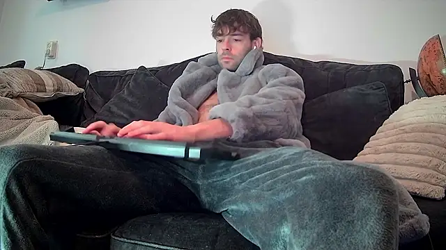 onesieboyx online show from February 3, 2026, 11:59 am