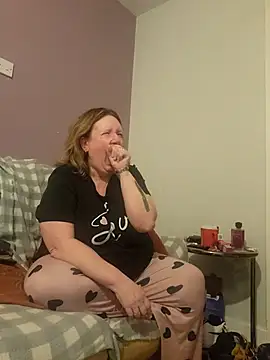 Snapshot of curvy_girl71 chatting on February 24, 2025, 7:09 pm curvy girl71 online show from February 24, 2025, 7:09 pm