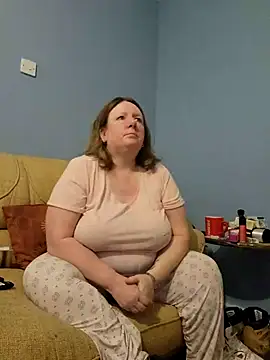 Snapshot of curvy_girl71 chatting on March 17, 2025, 7:15 pm curvy girl71 online show from March 17, 2025, 7:15 pm