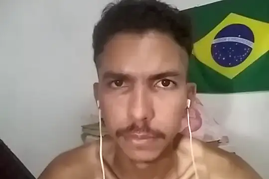 MagrinhoSaradoo online show from February 15, 2025, 2:22 pm