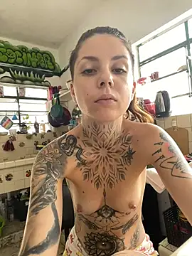 Snapshot of Izy_cute_ chatting on February 9, 2025, 7:52 pm Izy cute online show from February 9, 2025, 7:52 pm