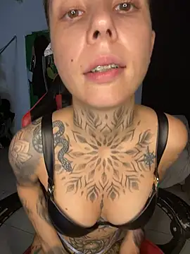 Snapshot of Izy_cute_ chatting on February 12, 2025, 6:30 pm Izy cute online show from February 12, 2025, 6:30 pm