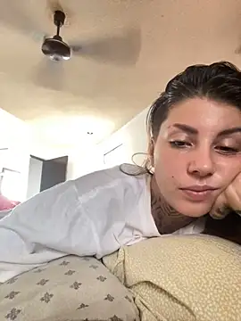 Snapshot of Izy_cute_ chatting on October 5, 2025, 6:06 pm Izy cute online show from October 5, 2025, 6:06 pm