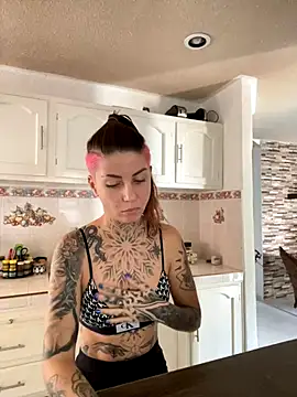 Izy cute  online show from November 18, 2025, 5:17 pm