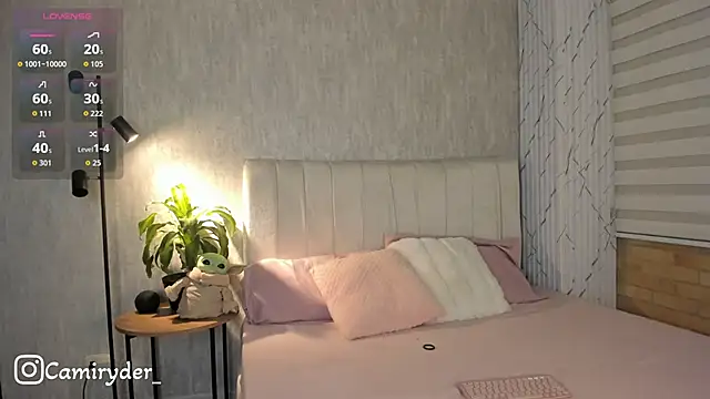 CamiRyder online show from April 22, 2026, 1:52 am