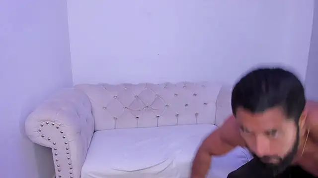 Santiago huntt online show from October 18, 2025, 1:34 pm