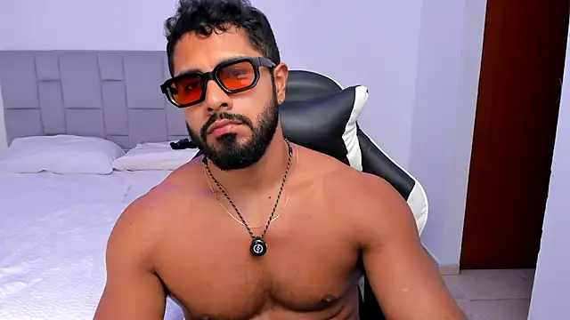 Santiago huntt online show from April 15, 2026, 9:15 pm