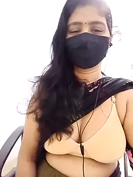 Snapshot of Lucky-Deepthi chatting on July 28, 2026, 11:04 pm Lucky-Deepthi online show from July 28, 2026, 11:04 pm