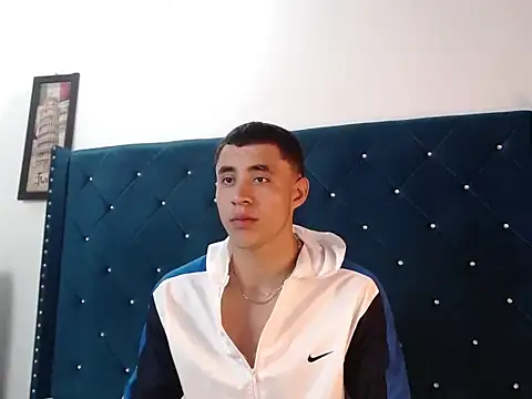 Snapshot of Cris_steban1 chatting on February 11, 2026, 10:15 pm Cris steban1 online show from February 11, 2026, 10:15 pm