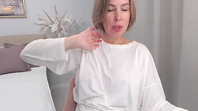 AnnyUBright online show from November 8, 2025, 1:33 pm