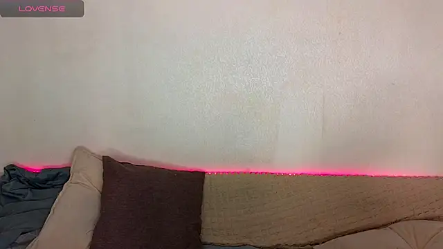 emilytrays online show from November 13, 2025, 4:44 am