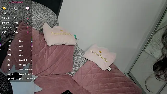 Snapshot of NNNoire chatting on October 4, 2025, 9:51 am NNNoire online show from October 4, 2025, 9:51 am