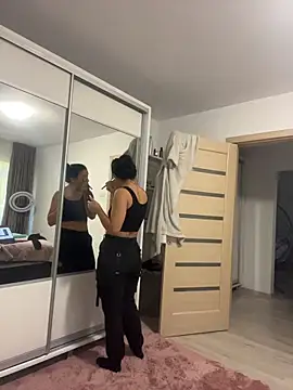 Snapshot of NNNoire chatting on October 31, 2025, 12:28 pm NNNoire online show from October 31, 2025, 12:28 pm