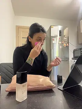 NNNoire online show from November 26, 2025, 11:22 am