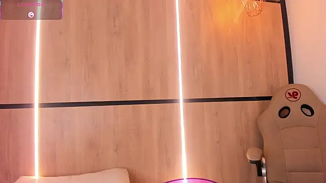 ashlyn parker online show from November 29, 2025, 8:23 pm