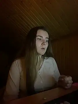 mewKate online show from February 5, 2025, 6:37 pm