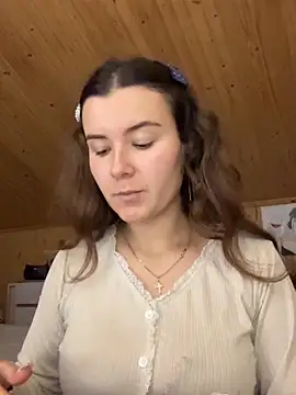 mewKate online show from November 30, 2025, 2:43 pm