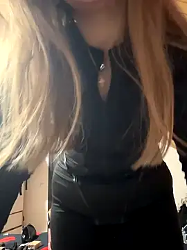 mewKate online show from December 15, 2025, 3:27 pm