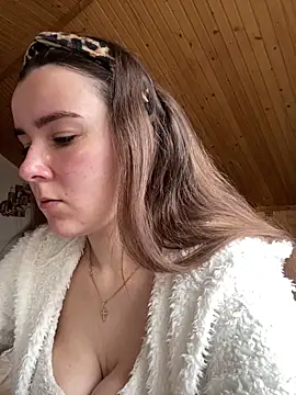 mewKate online show from April 8, 2026, 3:56 pm