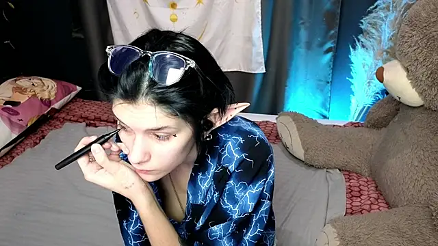 Snapshot of Hyeon_Jin chatting on January 13, 2025, 8:58 pm Hyeon Jin online show from January 13, 2025, 8:58 pm