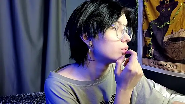 Snapshot of Hyeon_Jin chatting on February 2, 2025, 8:41 pm Hyeon Jin online show from February 2, 2025, 8:41 pm