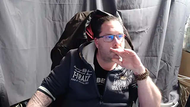 Streamlove77 online show from February 12, 2025, 3:38 pm