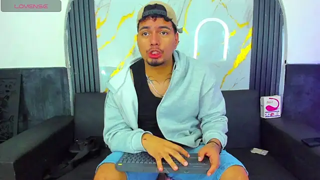 EnriquevillaF online show from October 4, 2025, 11:19 am