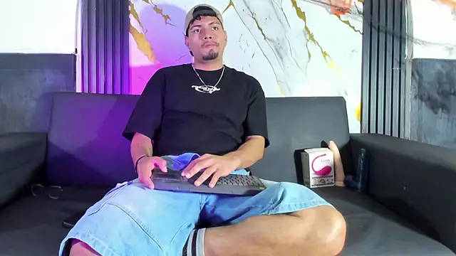 EnriquevillaF online show from November 2, 2025, 12:29 pm